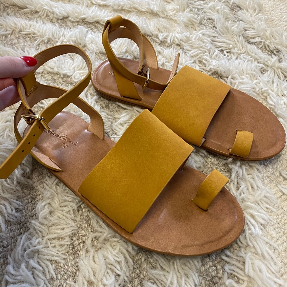 super cute mustard yellow flats!